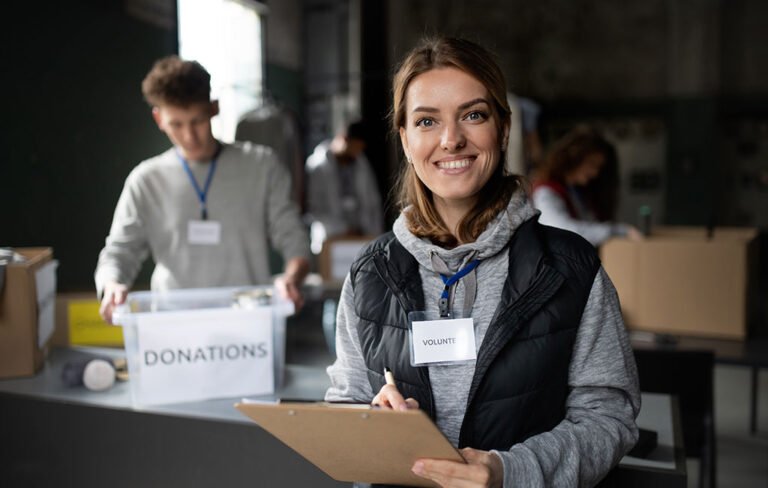 The Transformative Power of Volunteering: Why You Should Get Involved with Your Teens